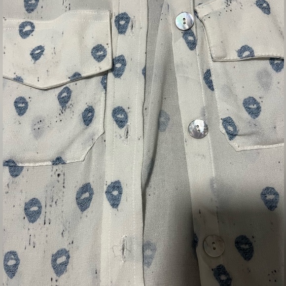 Jen’s Pirate Booty white and blue lightweight long sleeve Button down shirt - Picture 10 of 14